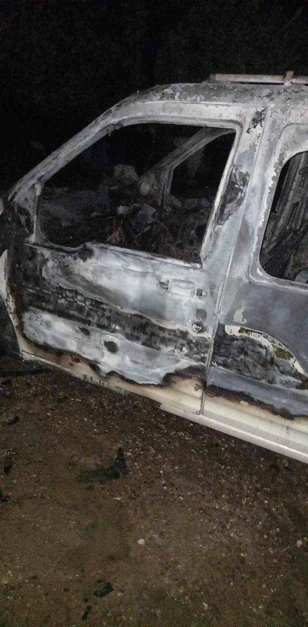 مستوطنون يحرقون مركبة فلسطينية خلال هجومهم على قرية بورين جنوب نابلس الليلة الماضية